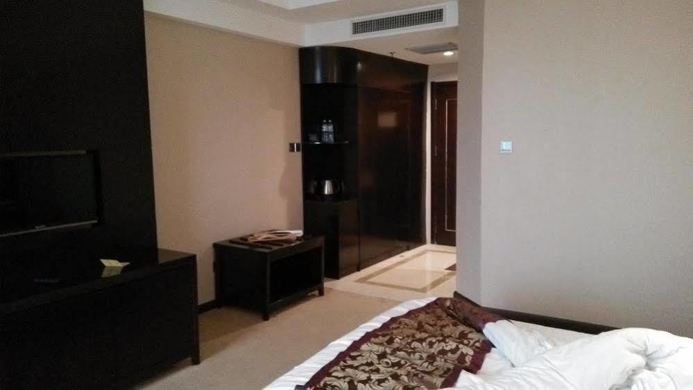 Weishi International Hotel Qingzhou Bagian luar foto